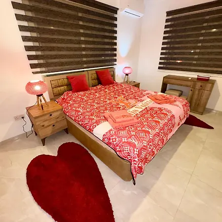 Lägenhet Lapta Red 1 Bedroom Apartment
