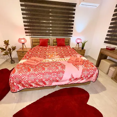 Lägenhet Lapta Red 1 Bedroom Apartment Deneia